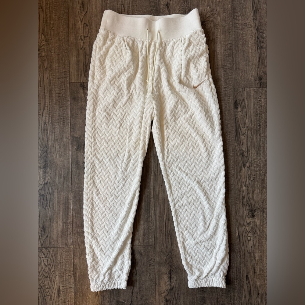 Nike Women’s Everyday Modern High Rise Joggers- Sail/Hemp- Size Medium